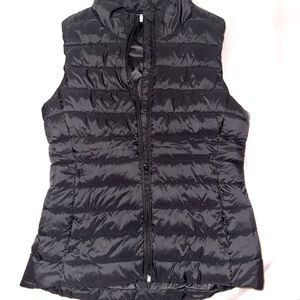 Old Navy Women’s Narrow-Channel Quilted Black Puffer Vest - Size XS